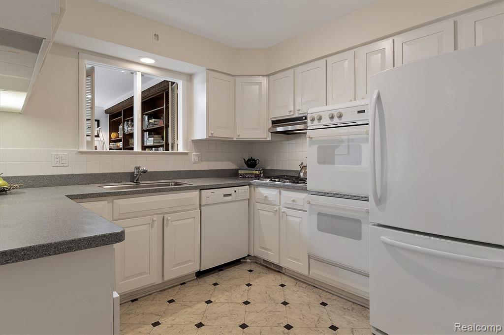 8941 Nadine Avenue, Huntington Woods, MI — Photo 3
