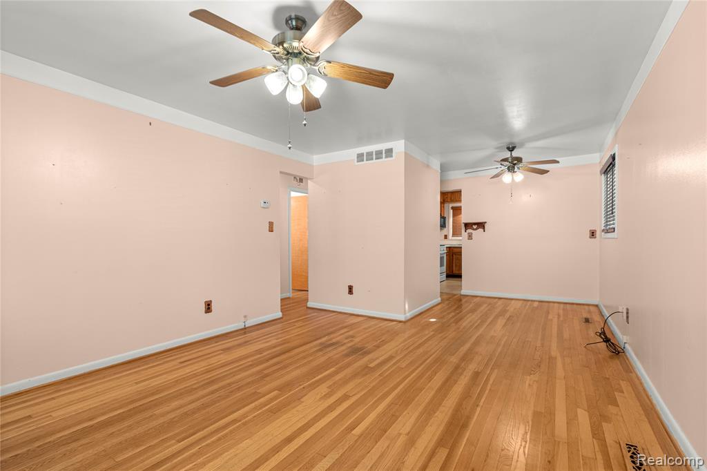 4915 Raymond Avenue, Dearborn Heights, MI 48125 — Photo 9