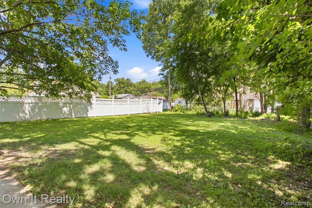 23700 Marlow Street, Oak Park, MI 48237 — Photo 25