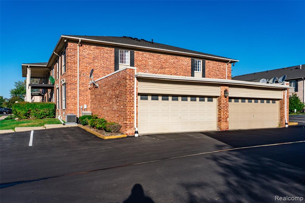 6145 Orchard Lake Road, 204, West Bloomfield, MI — Photo 2