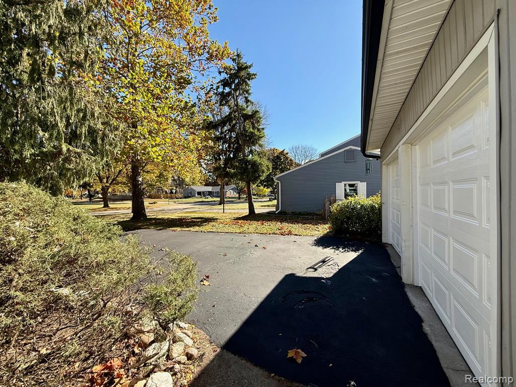 4973 Danbury Drive, Troy, MI 48085 — Photo 61