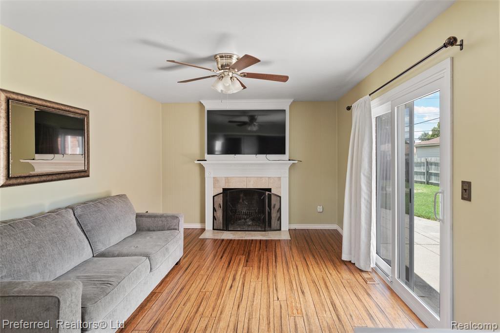 29661 Brown Court, Garden City, MI — Photo 11