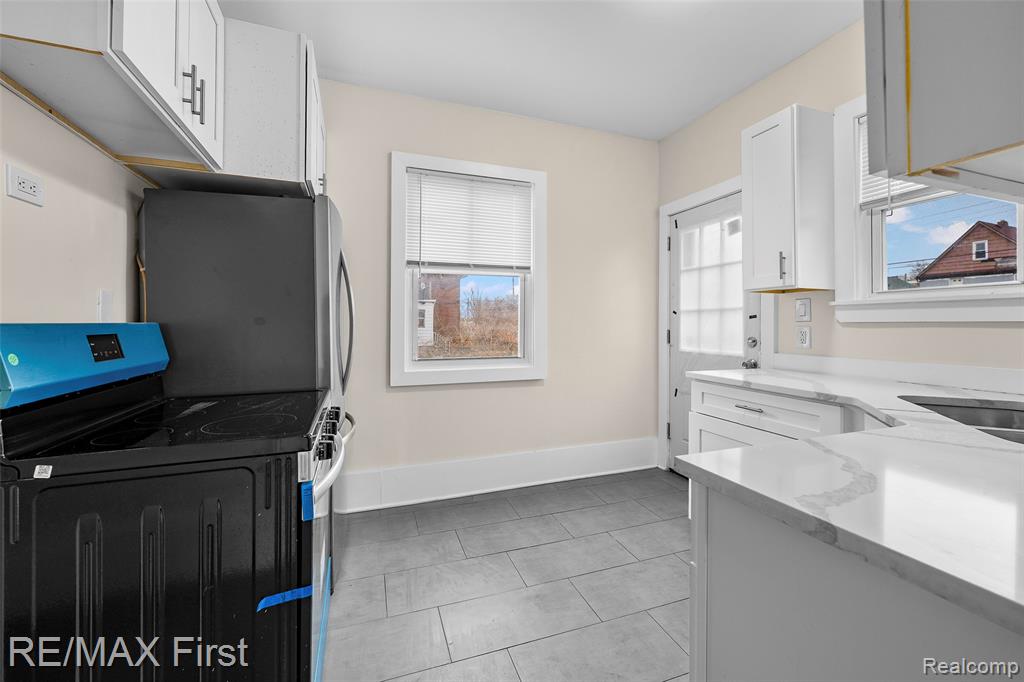 556 Leicester Court, Detroit, MI 48202 — Photo 11
