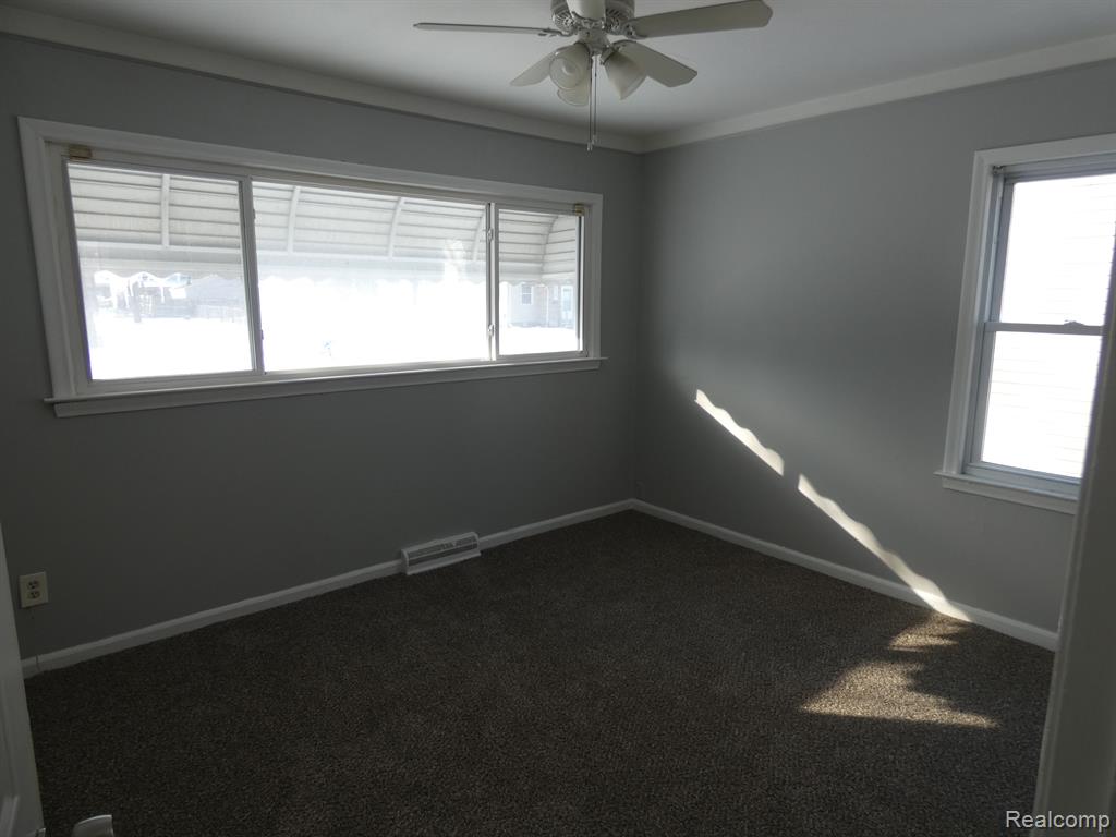 8065 PROSPECT Avenue, Warren, MI 48089 — Photo 9