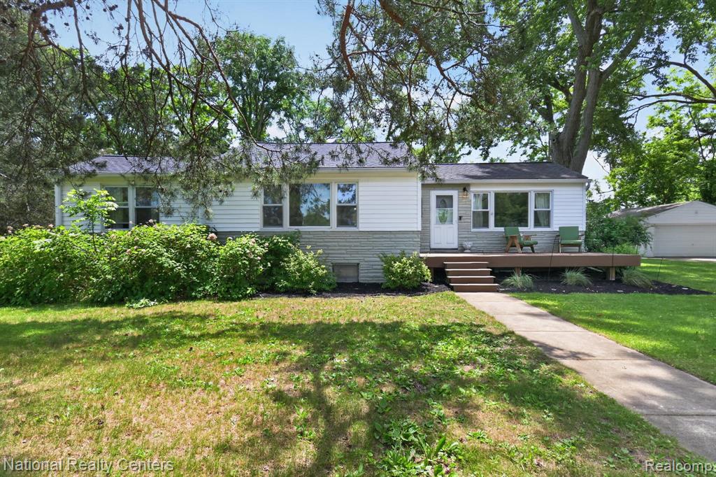 2465 Fairbury, Wixom, MI 48393 — Photo 2