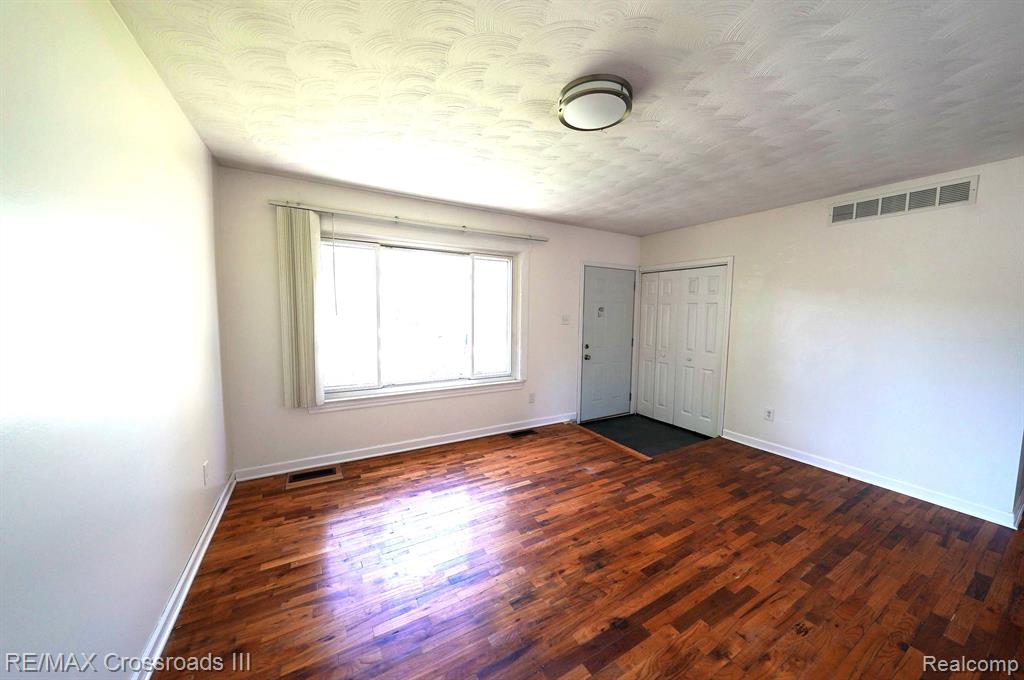 10152 HAMILTON Street, Van Buren, MI 48111 — Photo 5