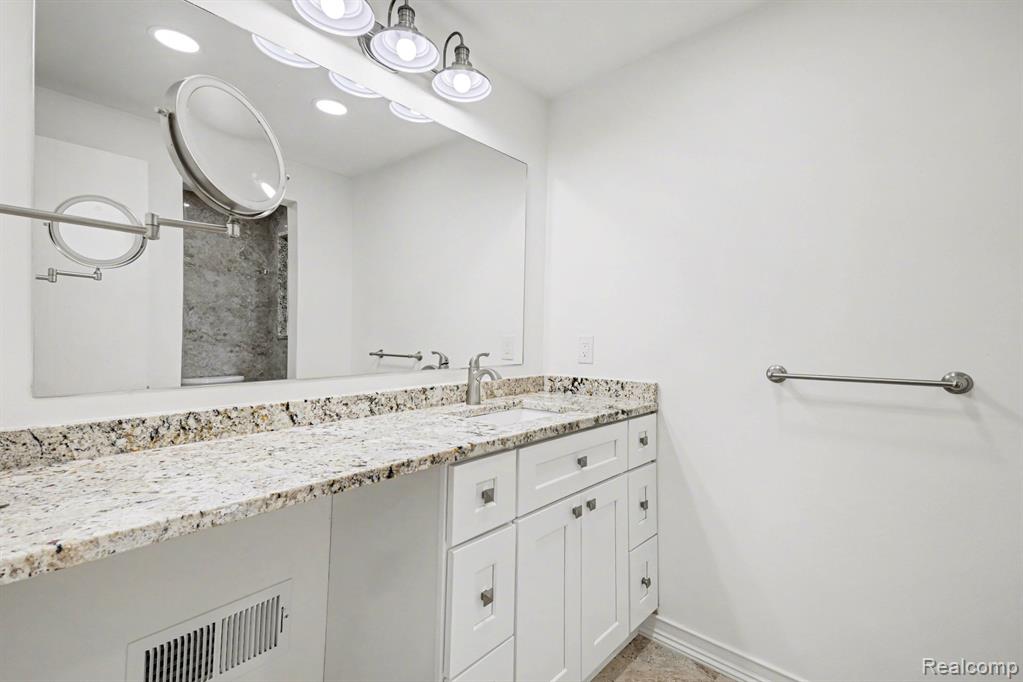 5040 Patrick Road, West Bloomfield, MI — Photo 13