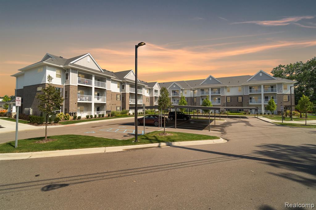 1957 S TELEGRAPH Road, Bloomfield Hills, MI 48302