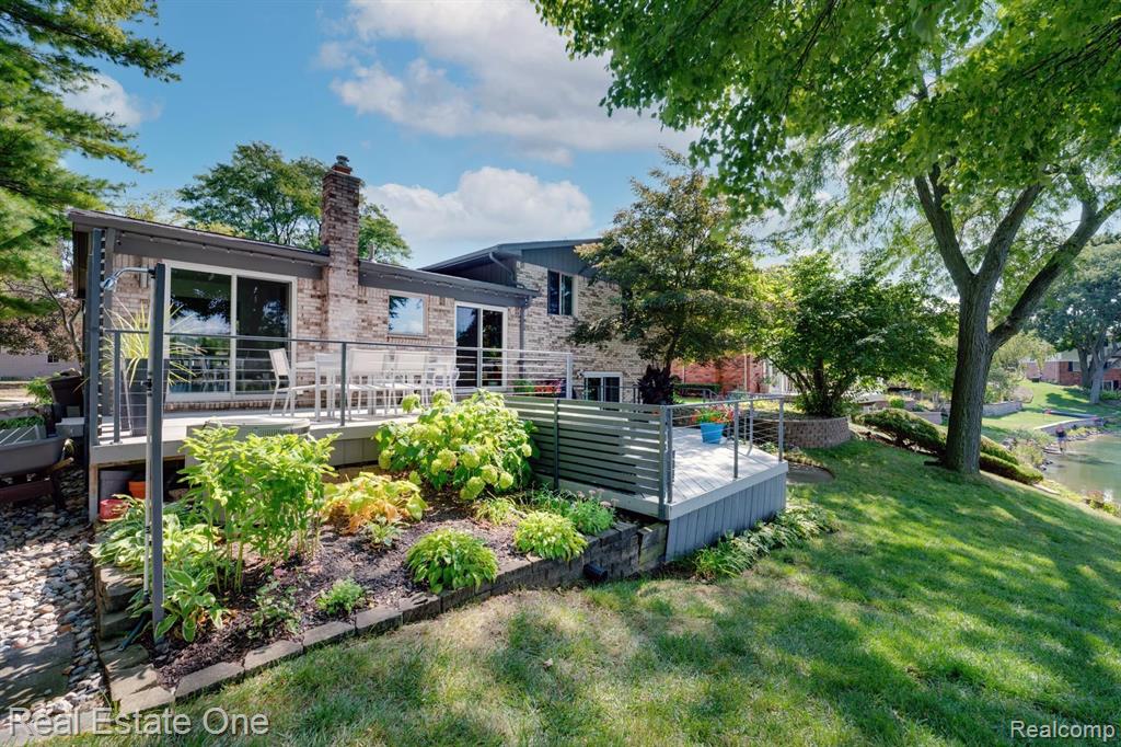6749 LITTLE CREEK Drive, Troy, MI 48085 — Photo 8