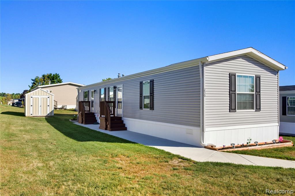 230 E MacGregor Court, Highland, MI
