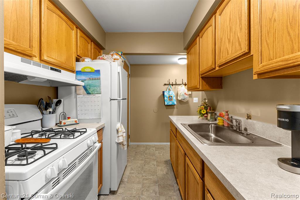 9766 Cornell Street, 173, Taylor, MI 48180 — Photo 13
