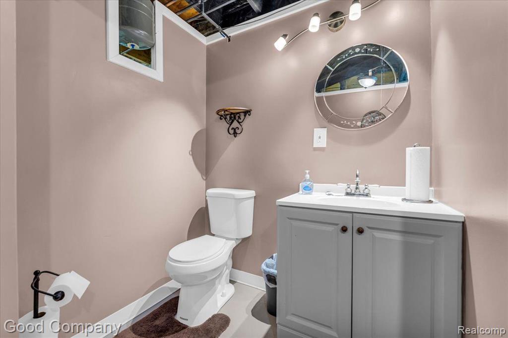 745 HOGARTH Avenue, Waterford, MI 48328 — Photo 28