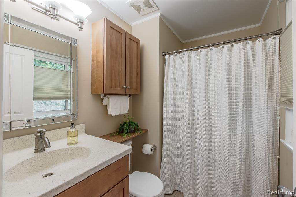 948 McClellan Street, Lake Orion, MI 48362 — Photo 15