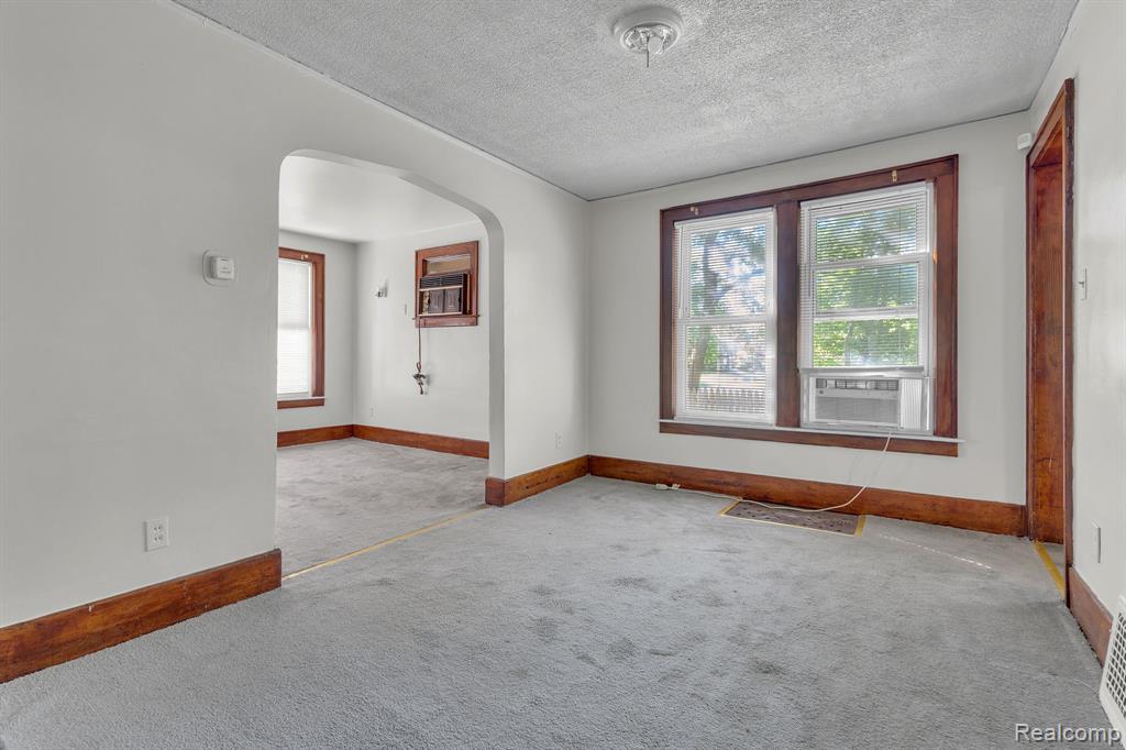 4877 Maynard Street, Detroit, MI 48215 — Photo 11