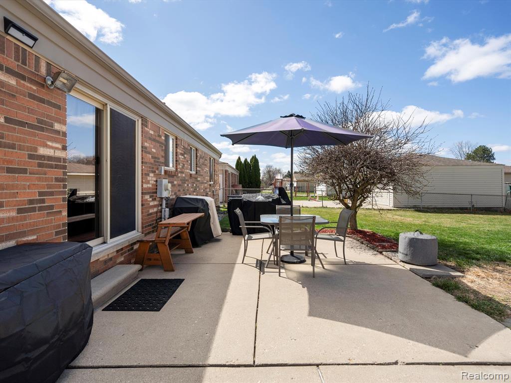 41845 EHRKE Drive, Clinton Twp, MI 48038 — Photo 9