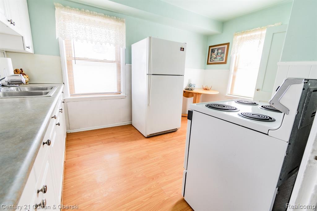 7961 WEDDEL Street, Taylor, MI 48180 — Photo 17