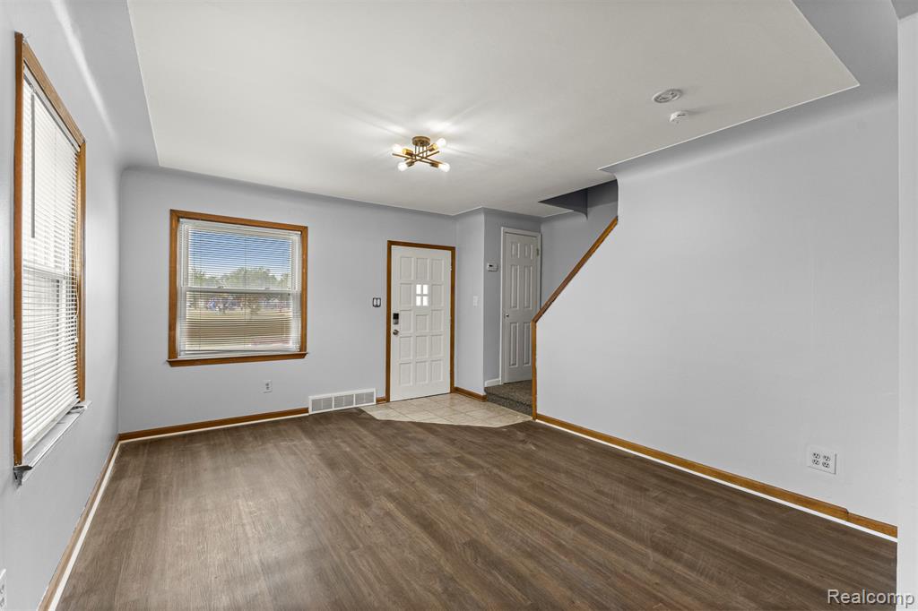 6918 Manor Street, Dearborn, MI 48126 — Photo 3