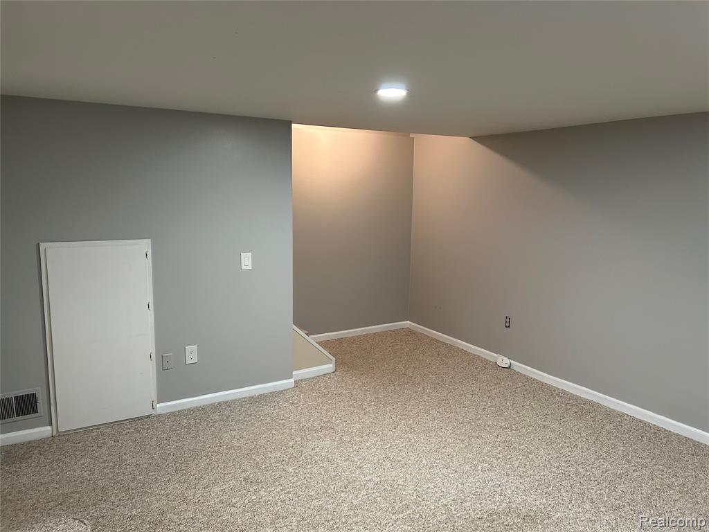 718 Graefield Court, Birmingham, MI 48009 — Photo 18