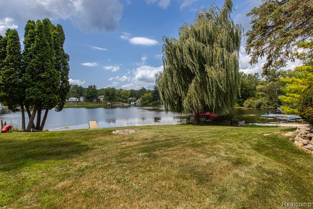 8701 Sherwood Drive, Davisburg, MI 48350 — Photo 46