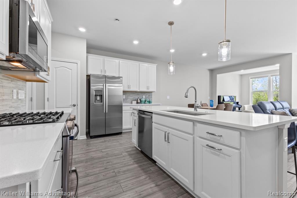 836 Addison Circle, Walled Lake, MI 48390 — Photo 4