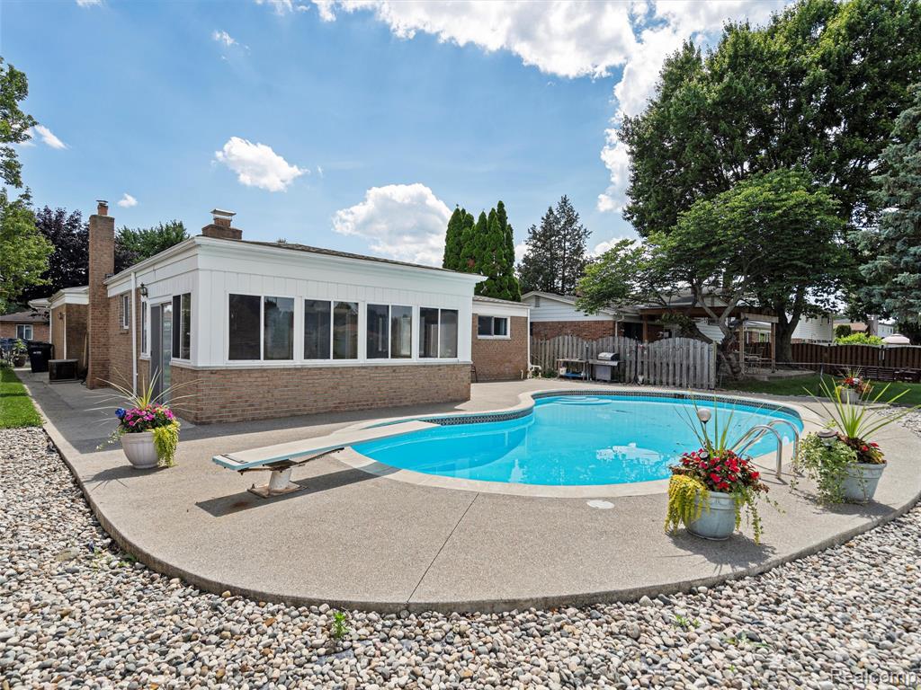 4971 Chadbourne Drive, Sterling Heights, MI 48310 — Photo 10