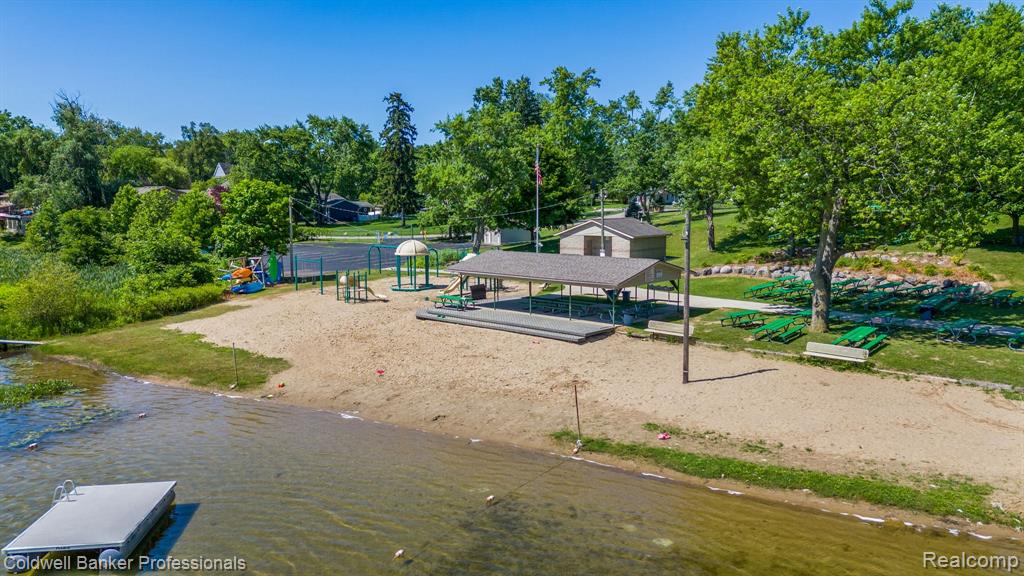 4015 Green Lake Road, West Bloomfield, MI 48324 — Photo 50