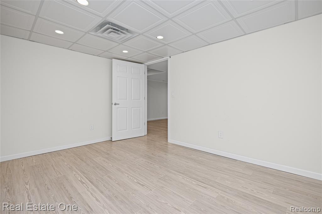 7382 Gateway Drive, West Bloomfield, MI — Photo 47
