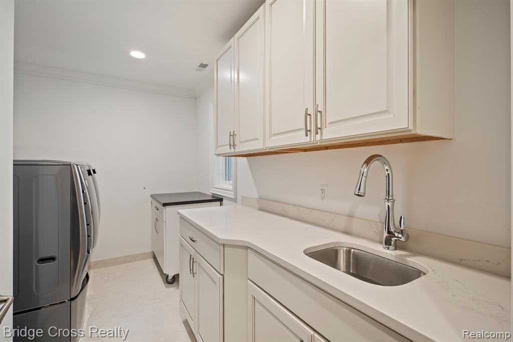 5820 LAKEVIEW Avenue, Orchard Lake Village, MI 48323 — Photo 54