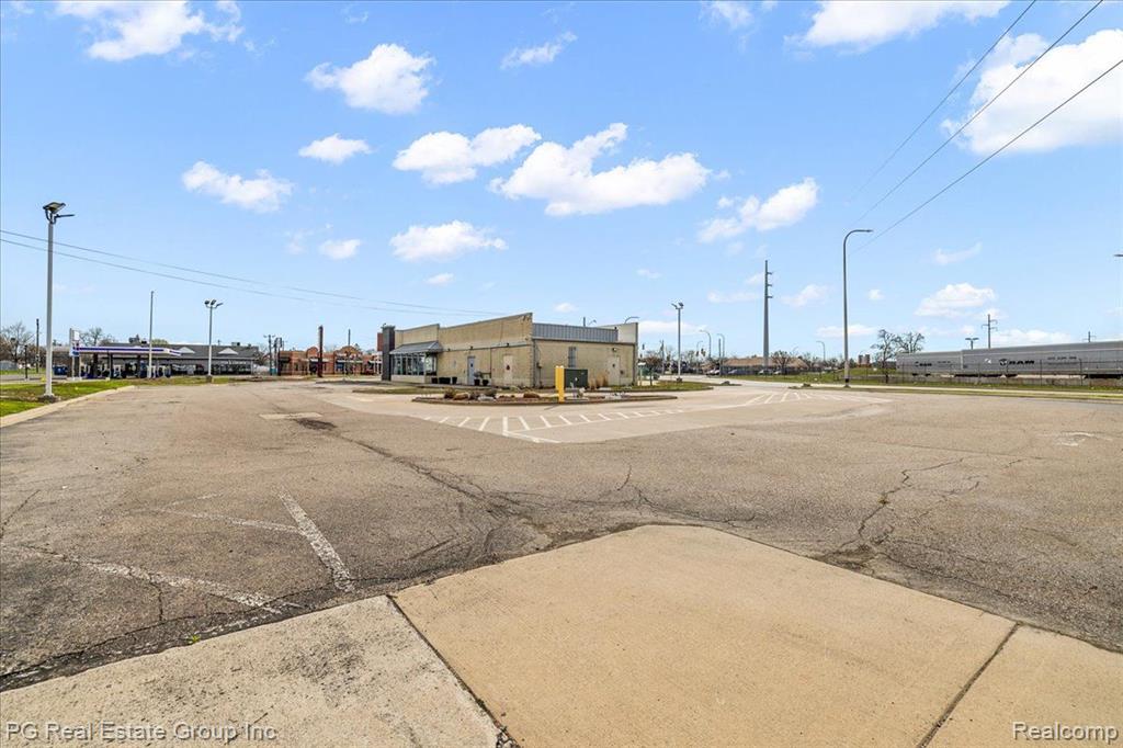3975 CONNER Street, Detroit, MI 48215 — Photo 5
