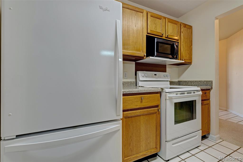 12364 Saint Andrews Way, 66, Fenton, MI 48430 — Photo 8