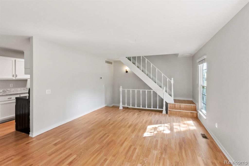 23507 N Rockledge, Novi, MI — Photo 7
