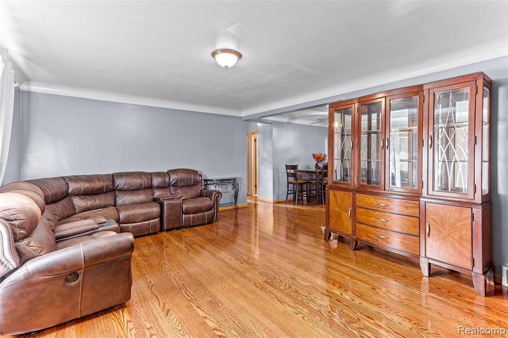 8681 Whitefield Street, Dearborn Heights, MI 48127 — Photo 7