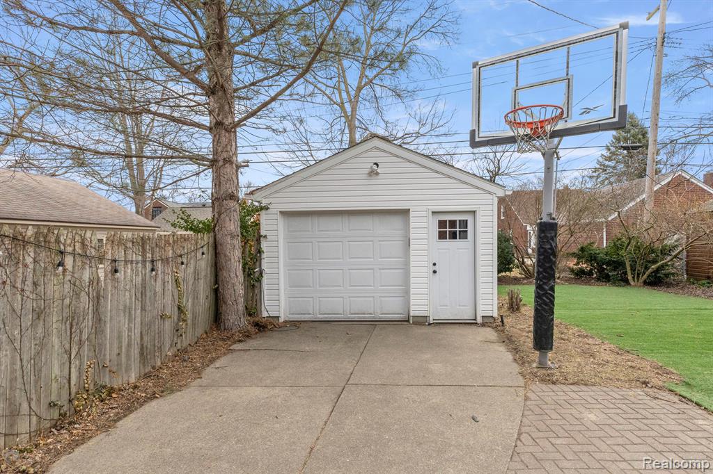 916 N MELBORN Street, Dearborn, MI 48128 — Photo 34