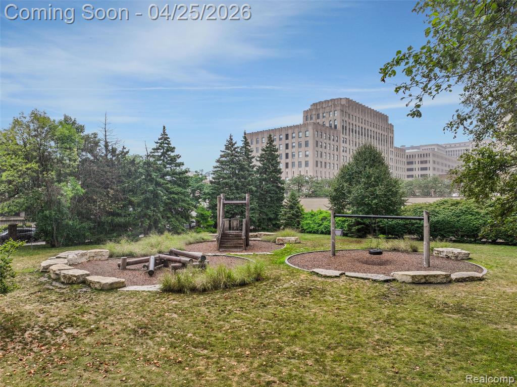 658 Pallister, Detroit, MI 48202 — Photo 69