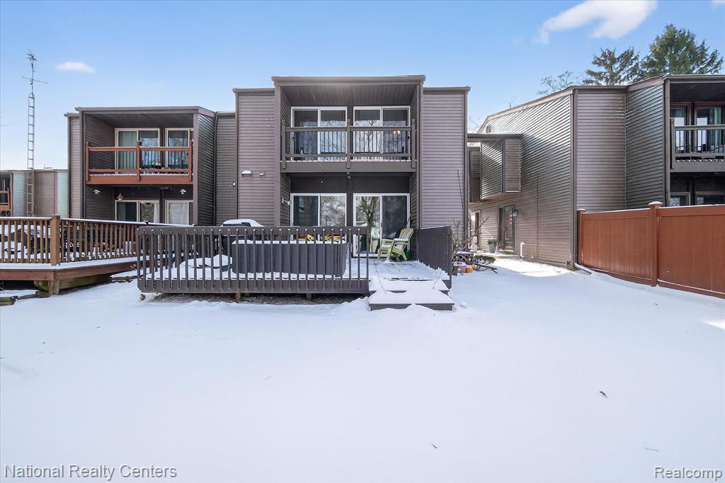 526 W Rockwell Street, Fenton, MI 48430 — front exterior
