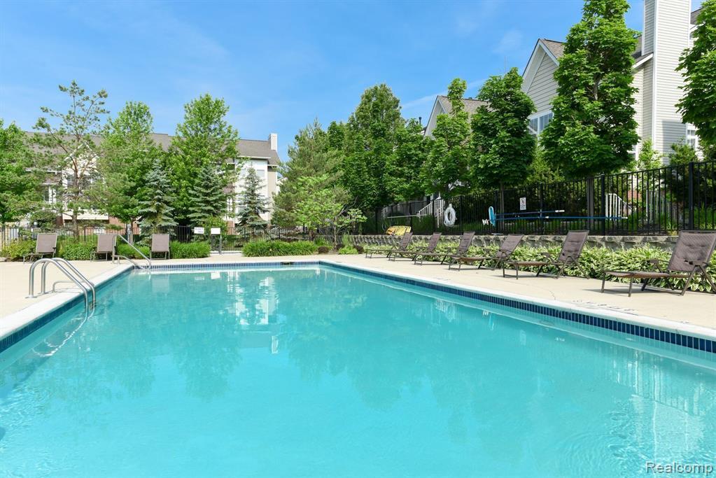 45732 UTICA PARK Boulevard, Utica, MI 48315 — Photo 15