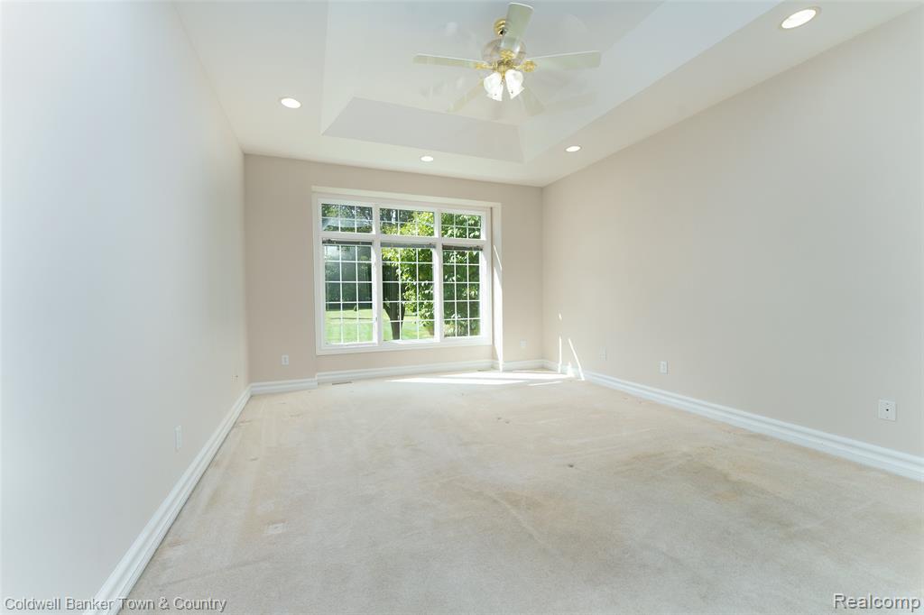 4692 Edinburgh Drive, Howell, MI 48843 — Photo 18