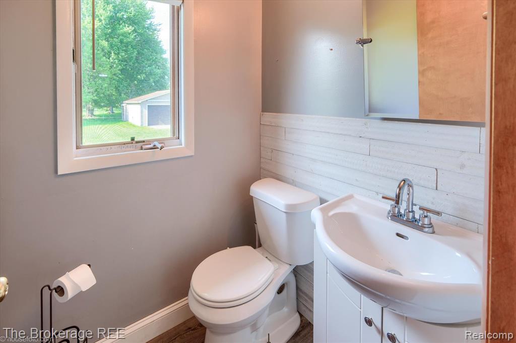 5495 E Coldwater Road, Flint, MI 48506 — Photo 24