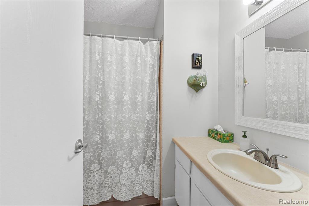 8365 PONTIAC LAKE Road, 11, White Lake, MI — Photo 18