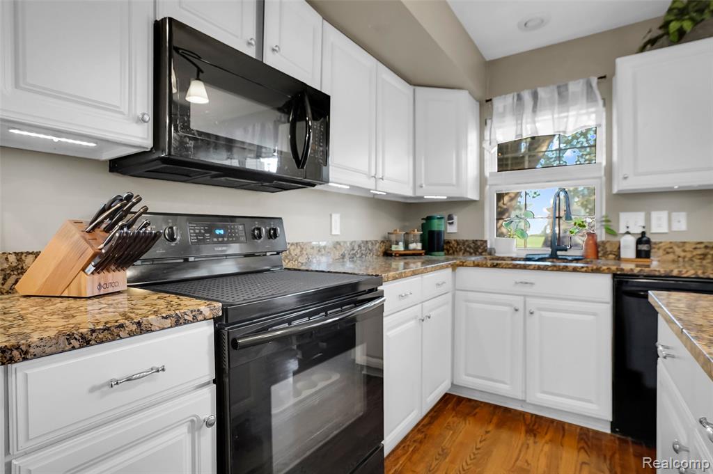 942 Westbrooke Drive, South Lyon, MI 48178 — Photo 13
