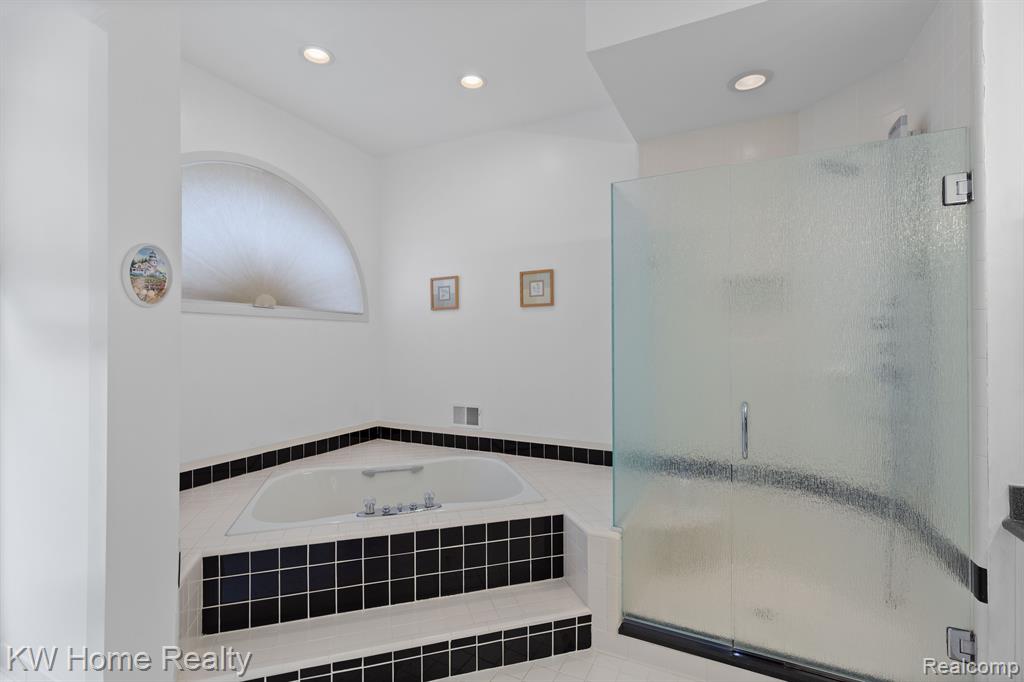 4958 COUNTRYSIDE Drive, West Bloomfield, MI 48323 — Photo 25