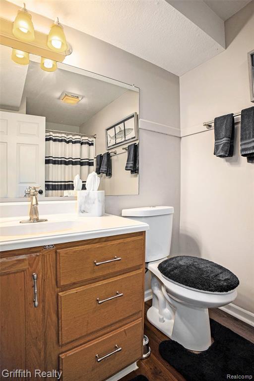 1217 Curzon Court, 203, Howell, MI 48843 — Photo 9