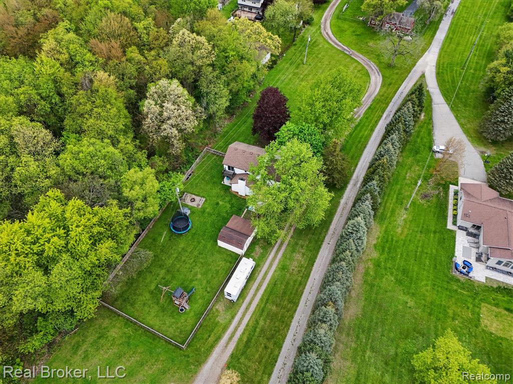 52-3885-Morgan-Rd-Orion-Township-MI-48359-WindowStill.jpg