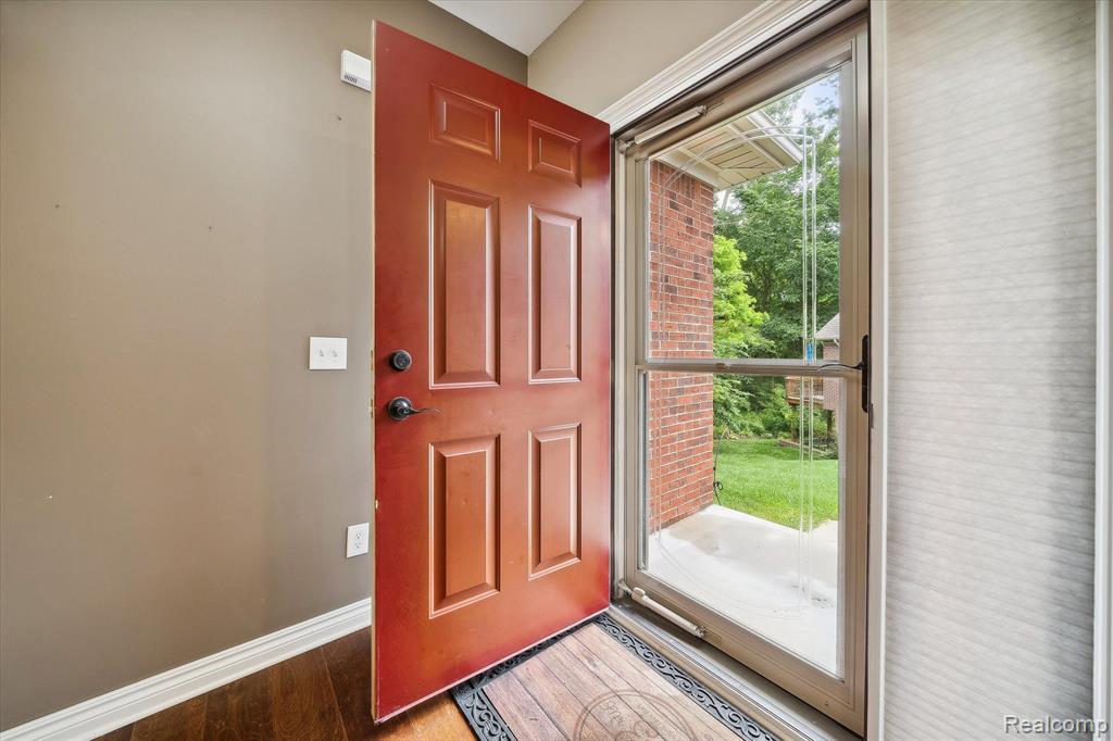 9566 KINGSWAY Circle, Clarkston, MI 48348 — Photo 17