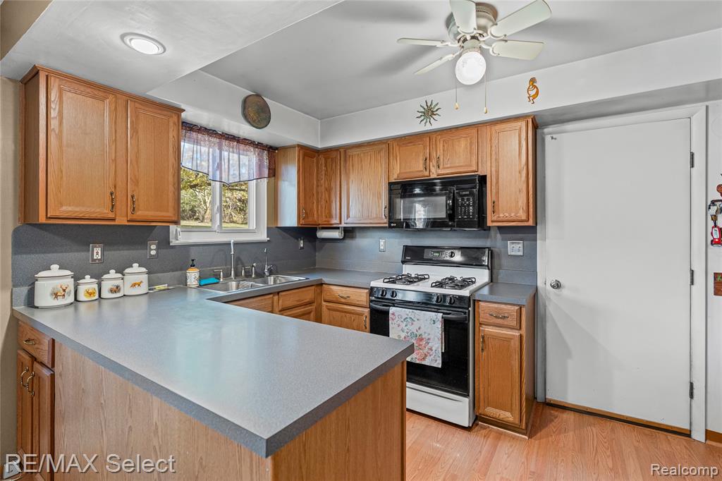 550 W Rose Center Road, Holly, MI 48442 — Photo 12