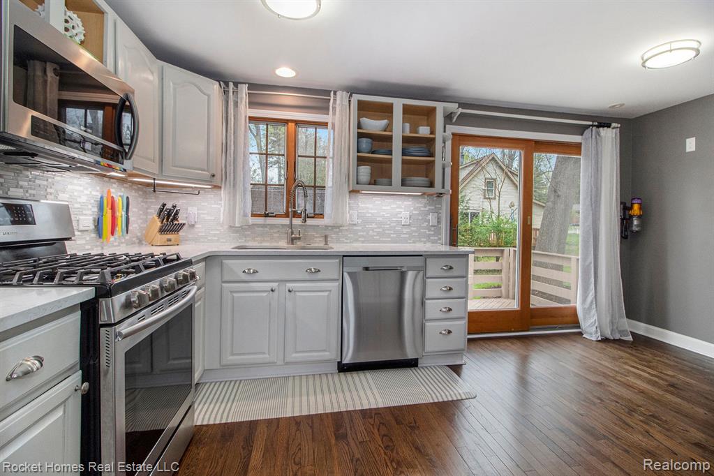 7170 Crestmore Street, West Bloomfield, MI 48323 — Photo 12