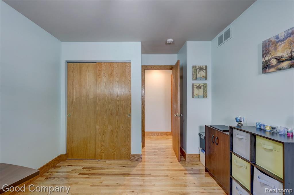419 E 5th Street, Royal Oak, MI 48067 — Photo 38