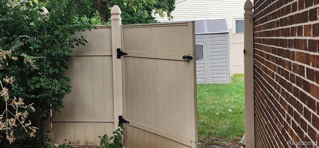 210 N PRINCESS Drive W, Canton, MI 48188 — Photo 11