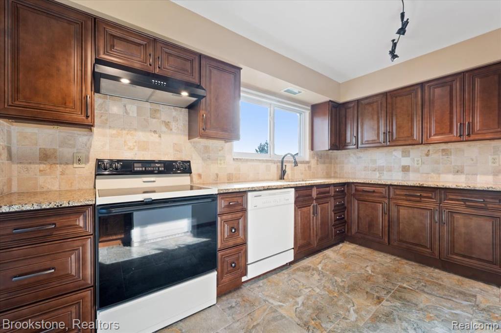 42384 Beechwood Court, Canton, MI 48188 — Photo 12