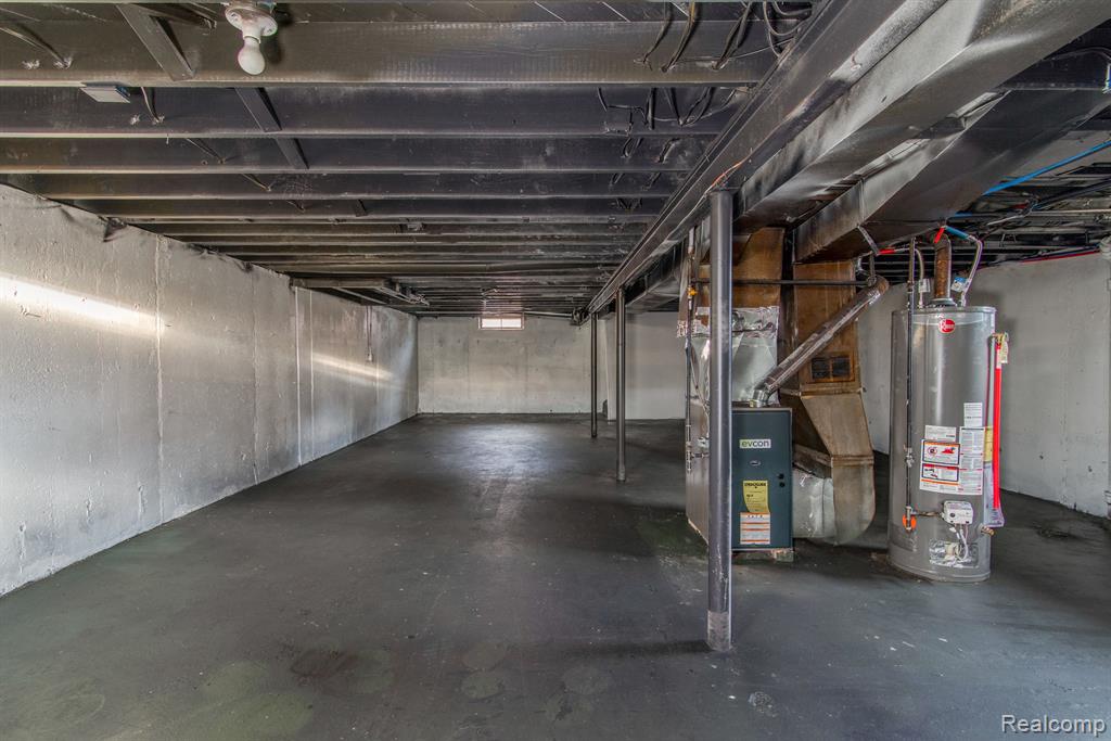 2303 W COLDWATER Road, Flint, MI 48505 — Photo 15